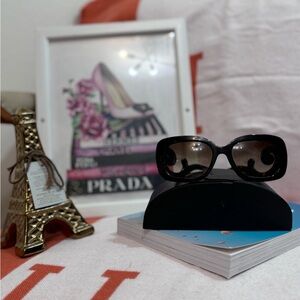 🕶️ P R A D A 🕶️  authentic